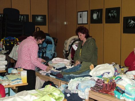 2009._november_bucsu_baba-_es_gyerekruhavasar_072.jpg
